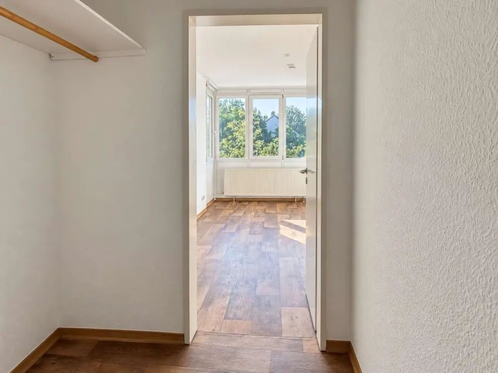Horn-Lehe / Bright Apartment plus Underground Parking Space in Quiet Location