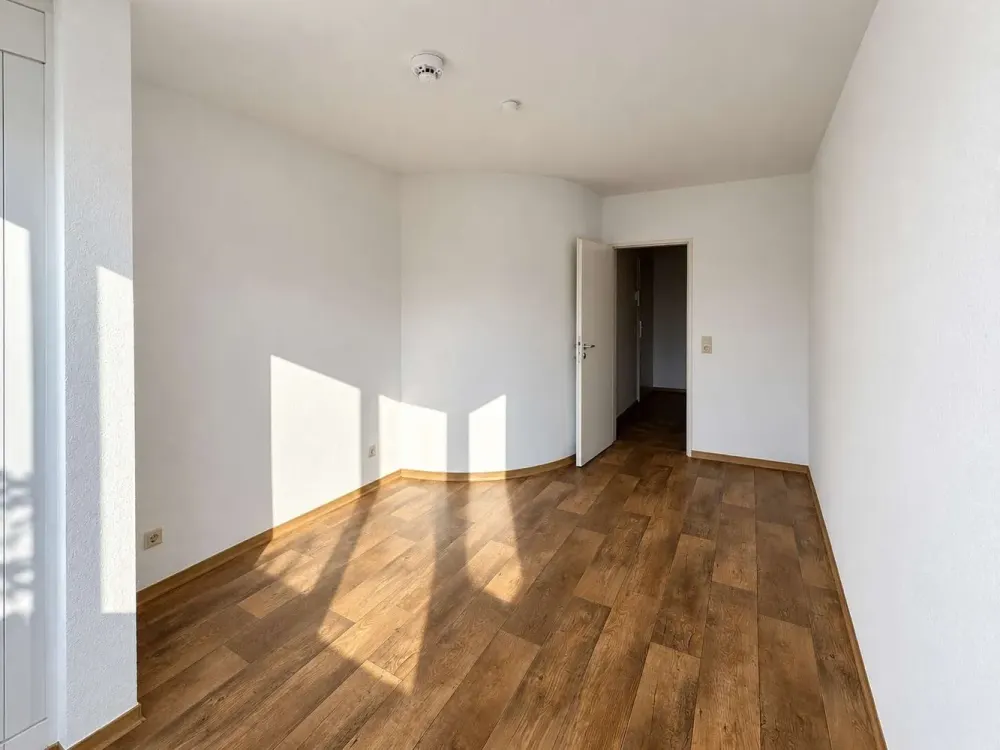 Horn-Lehe / Bright Apartment plus Underground Parking Space in Quiet Location
