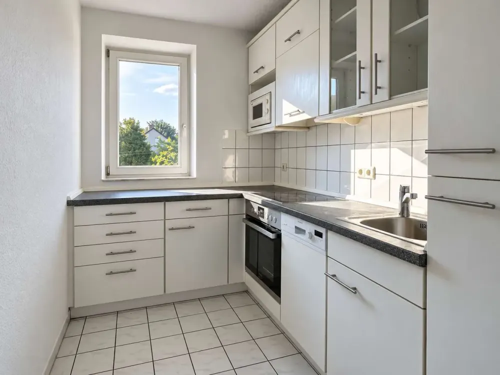 Horn-Lehe / Bright Apartment plus Underground Parking Space in Quiet Location