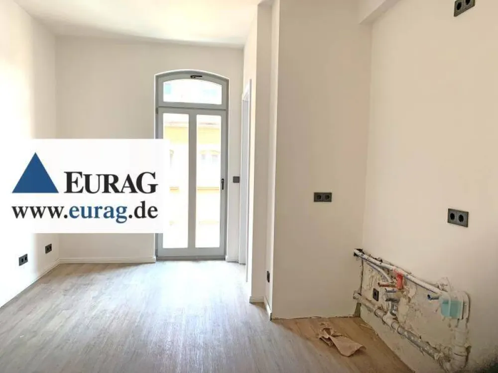N-Steinbühl: Erstbezug! Schön & hell: 3-Zi-Whg., 1.OG (m.A.), Balkon, Einbauküche, Kühlung, Stpl.