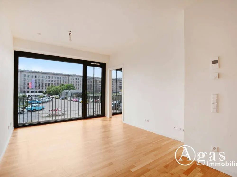 Gut geschnittene 2 Zimmer Wohnung ca. 40m², EBK, Fußbodenheizung und Balkon mit Weitblick in Mitte!