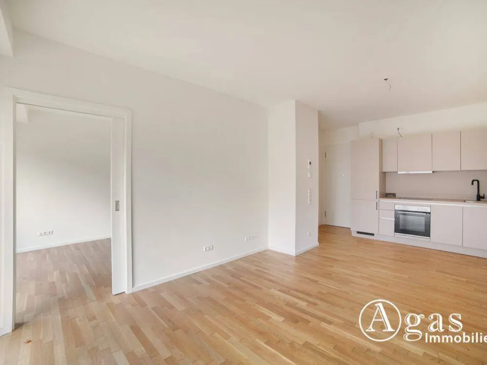 Gut geschnittene 2 Zimmer Wohnung ca. 40m², EBK, Fußbodenheizung und Balkon mit Weitblick in Mitte!