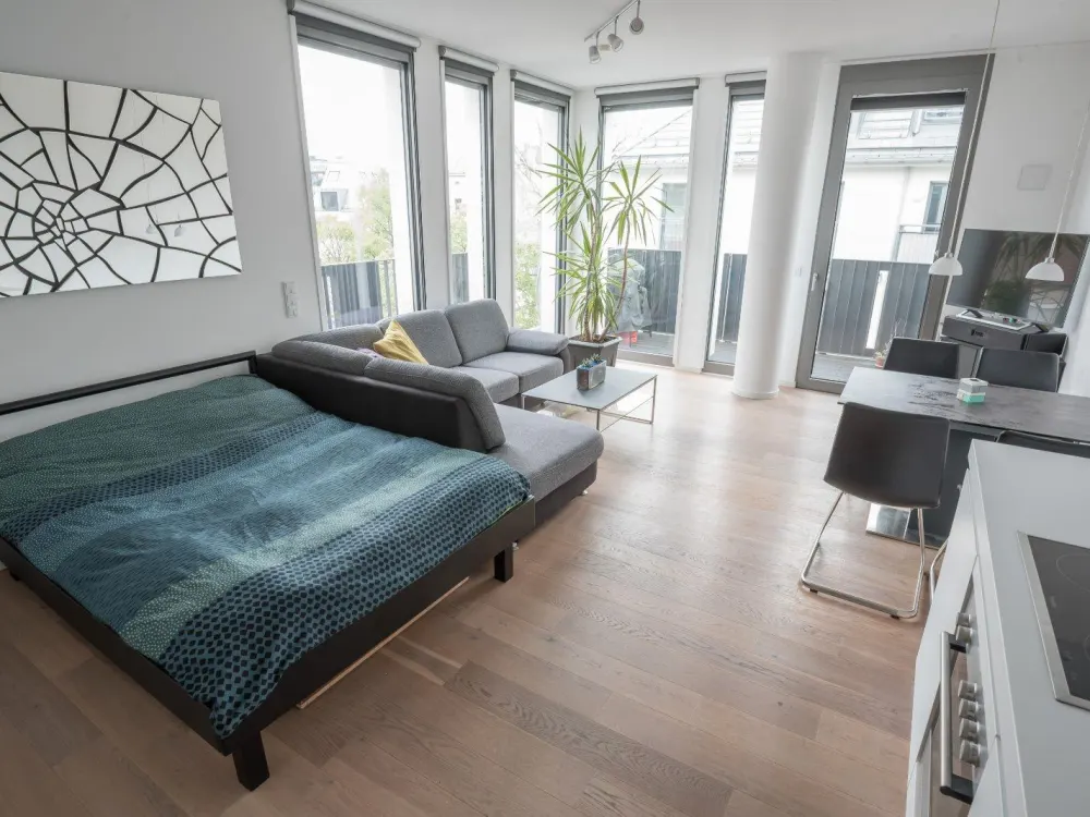 Helles möbliertes Apartment an Theresienwiese (ab 20.9. max. 6 M