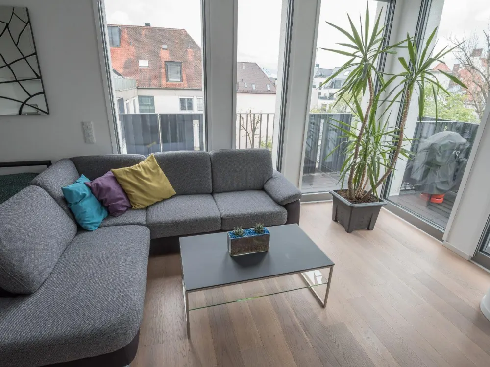 Helles möbliertes Apartment an Theresienwiese (ab 20.9. max. 6 M