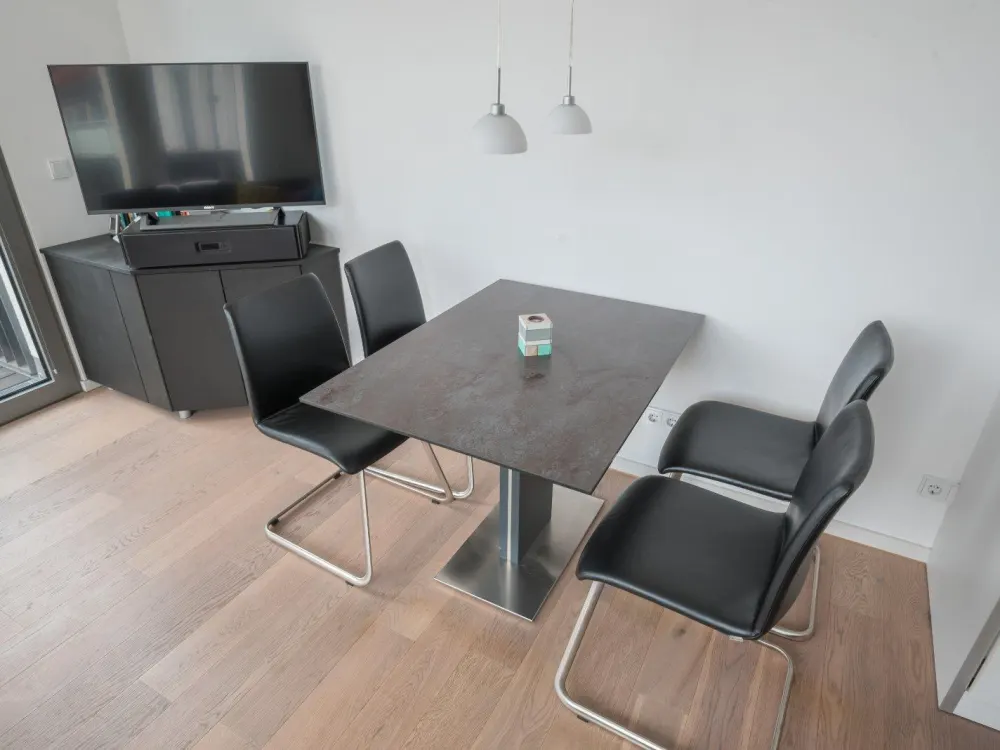 Helles möbliertes Apartment an Theresienwiese (ab 20.9. max. 6 M