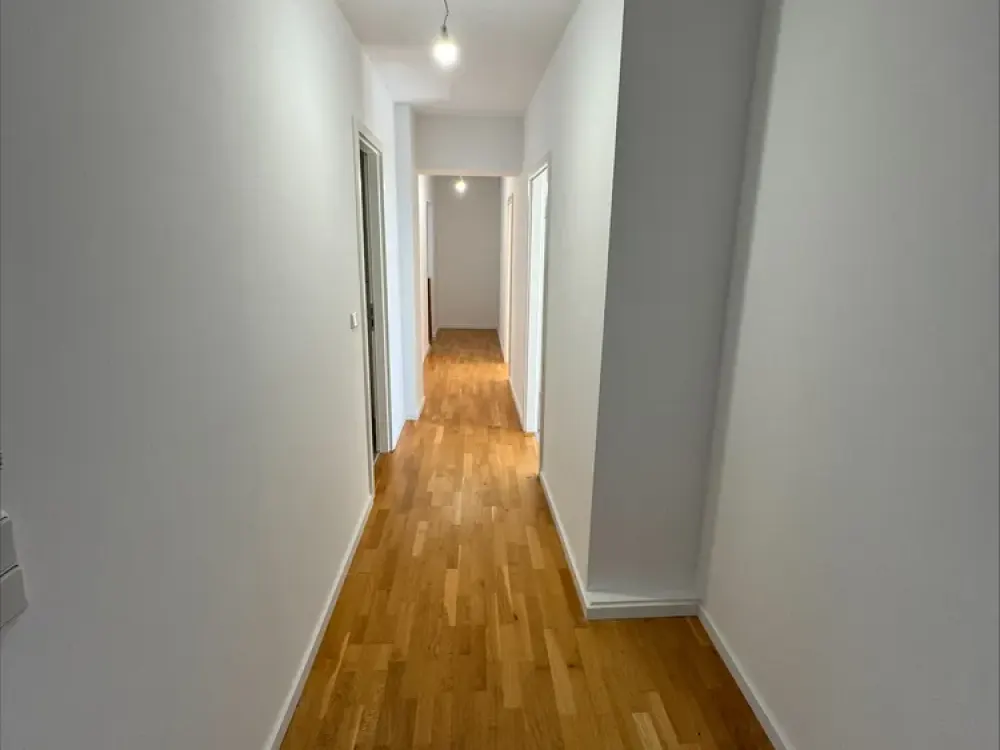 Exklusive 4-Zimmer-Dachgeschosswohnung mit Terrasse, Erstbezug nach Ausbau im Herzen des Prenzlauer