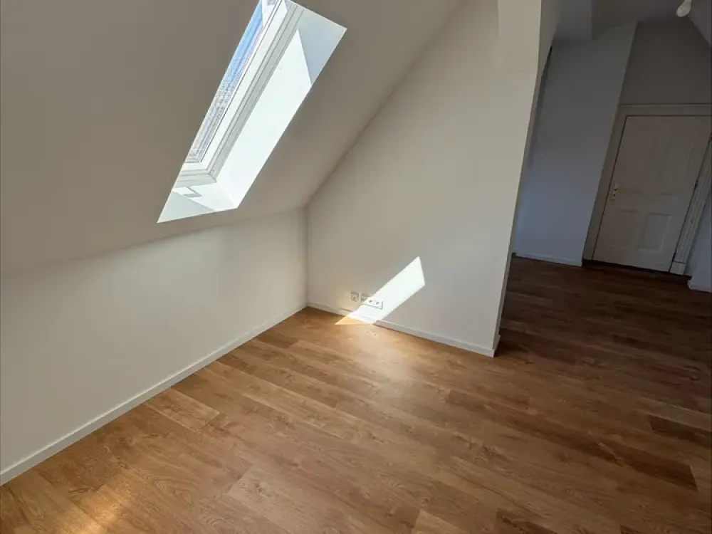 Exklusive 4-Zimmer-Dachgeschosswohnung mit Terrasse, Erstbezug nach Ausbau im Herzen des Prenzlauer