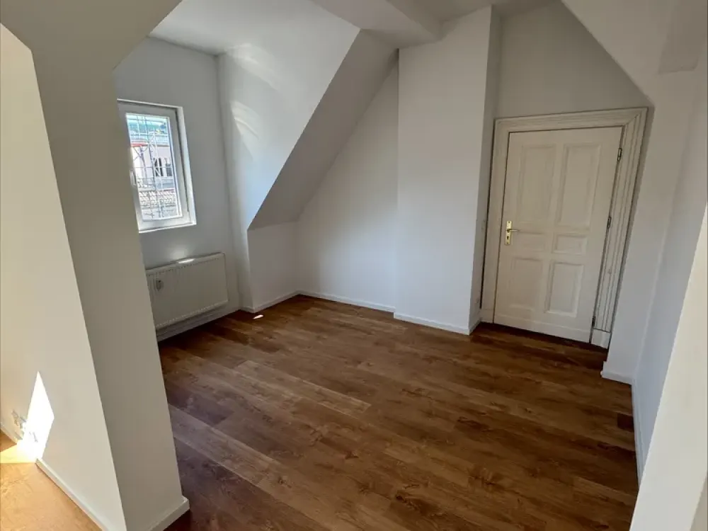 Exklusive 4-Zimmer-Dachgeschosswohnung mit Terrasse, Erstbezug nach Ausbau im Herzen des Prenzlauer