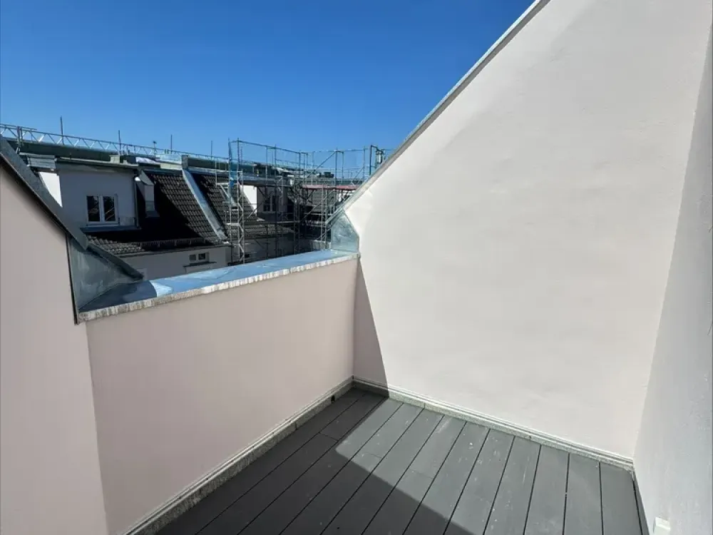 Exklusive 4-Zimmer-Dachgeschosswohnung mit Terrasse, Erstbezug nach Ausbau im Herzen des Prenzlauer