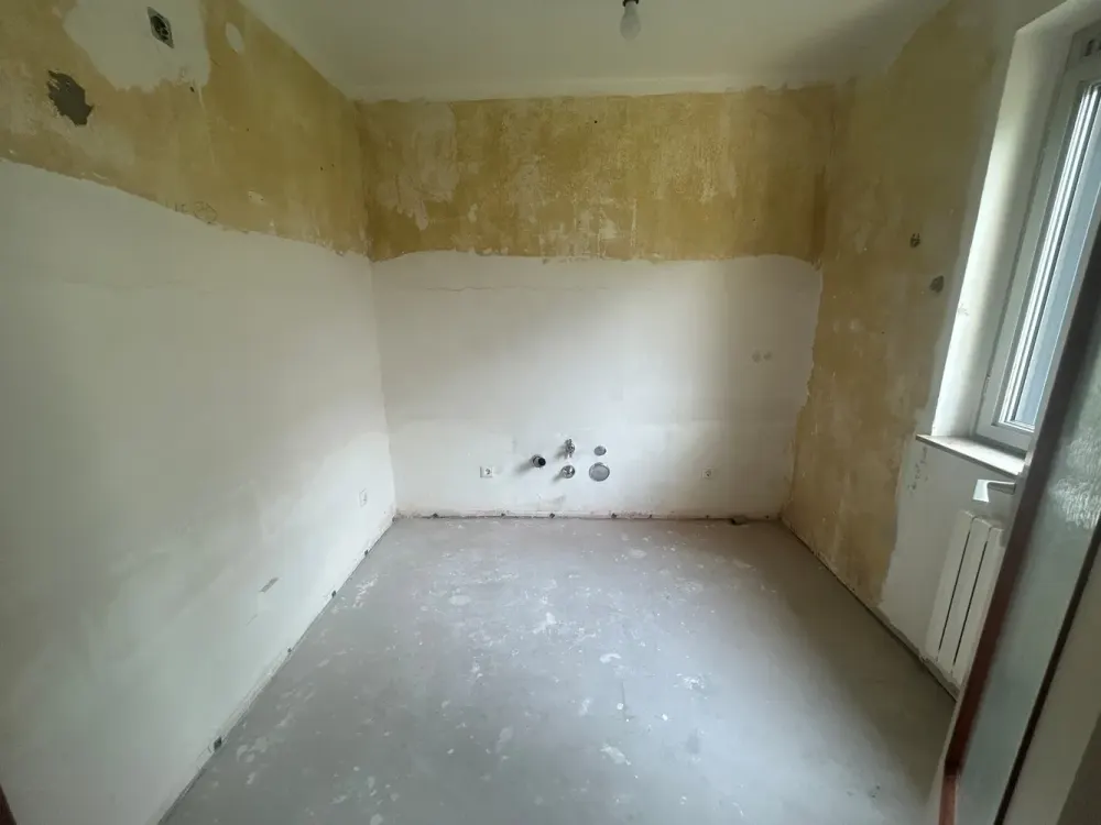 schöne helle 2-Zimmer-Wohnung (WBS) ohne Wand und Bodenbelag