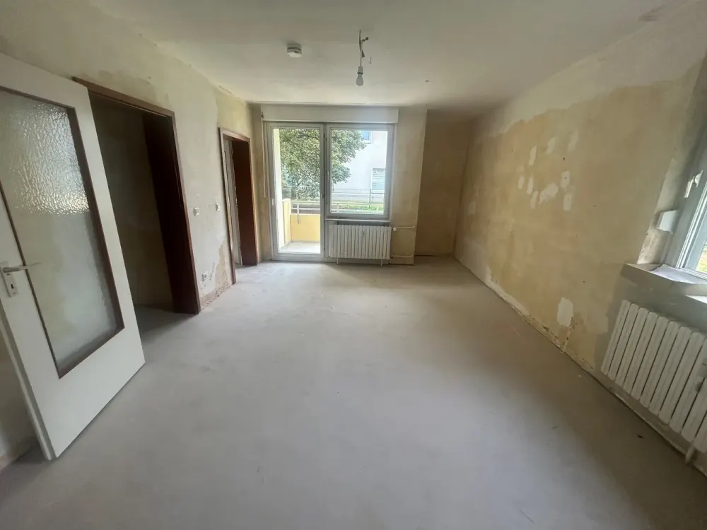 schöne helle 2-Zimmer-Wohnung (WBS) ohne Wand und Bodenbelag