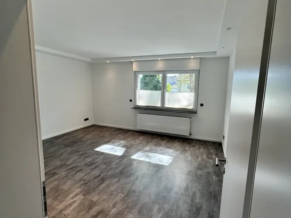 Stilvolle 3-Zimmer-Wohnung mit Gartenanteil, Erstbezug nach Kernsanierung