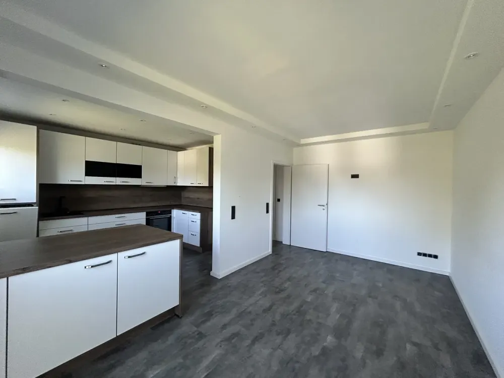 Stilvolle 3-Zimmer-Wohnung mit Gartenanteil, Erstbezug nach Kernsanierung