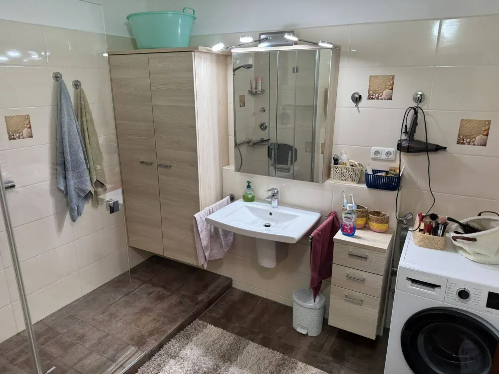 Beautiful 3.5-Room Apartment in Nürnberg Langw. Nord with 2500e Buyout