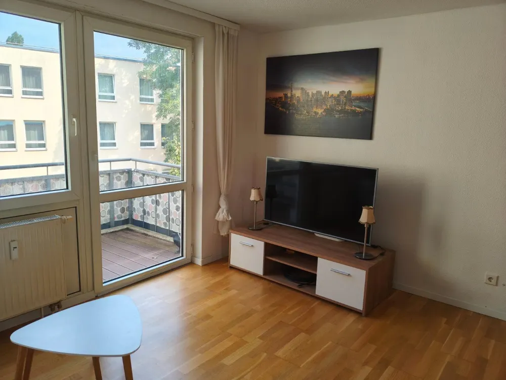 Ruhige Oase im Wiesengrund: Möblierte 2-Zi.-Wohnung direkt an U1