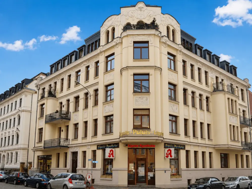 FEEL-GOOD GUARANTEE // Elegant Attic Apartment in the Heart of Südvorstadt // including fitted kitchen