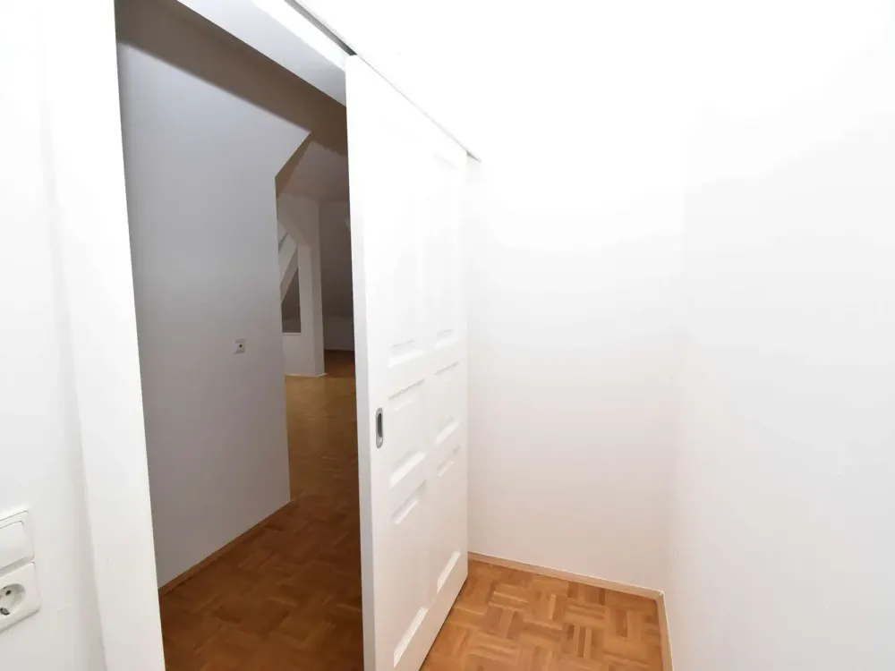 FEEL-GOOD GUARANTEE // Elegant Attic Apartment in the Heart of Südvorstadt // including fitted kitchen