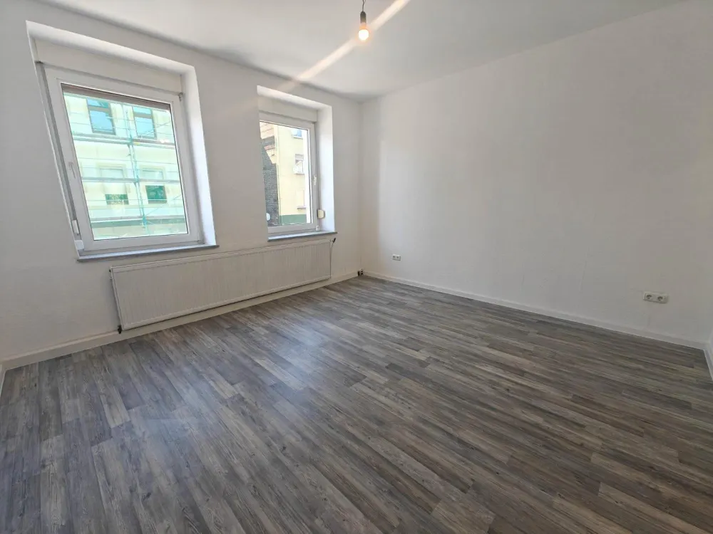 Ab sofort!! Frisch renovierte 2,5 Zimmer Wohnung