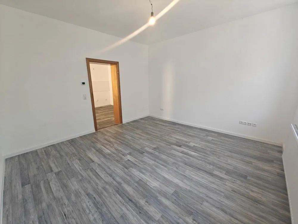 Ab sofort!! Frisch renovierte 2,5 Zimmer Wohnung