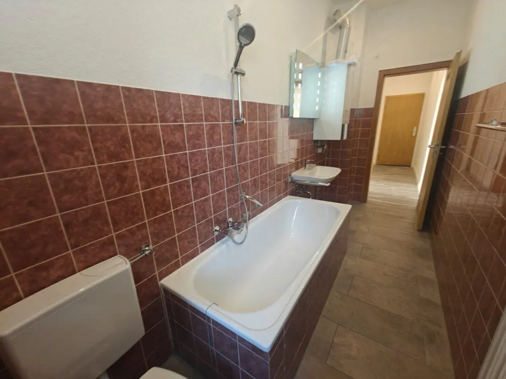 Ab sofort!! Frisch renovierte 2,5 Zimmer Wohnung
