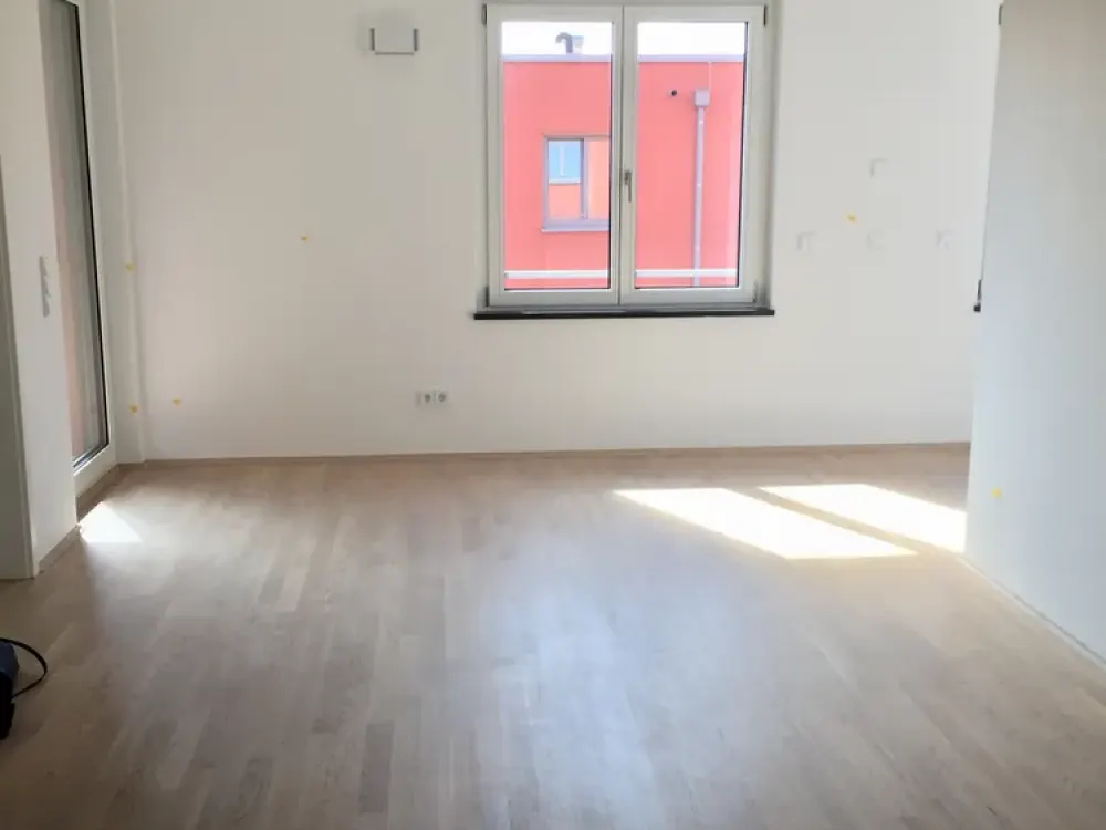 Beautiful bright 2-room apartment with south-facing loggia in Sendling-Westpark