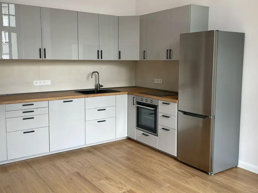 Erstbezug nach Sanierung mit EBK: freundliche 2-Zimmer-Wohnung in Steglitz