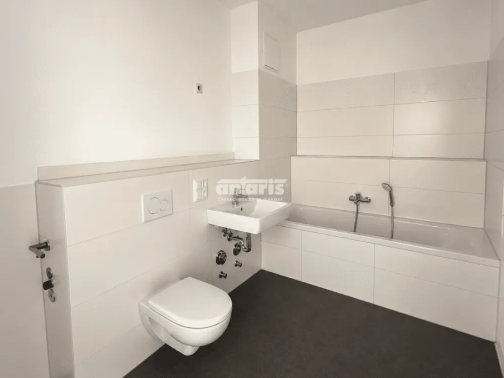 antaris Immobilien GmbH **Mehr Raum zum Leben: Attraktive 4-Raum-Wohnung mit Eckbalkon**