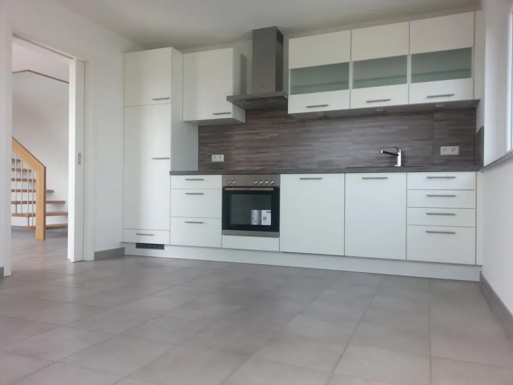 Neuwertige 4-Zimmer-Maisonette-Wohnung + Garage + Klimaanlage