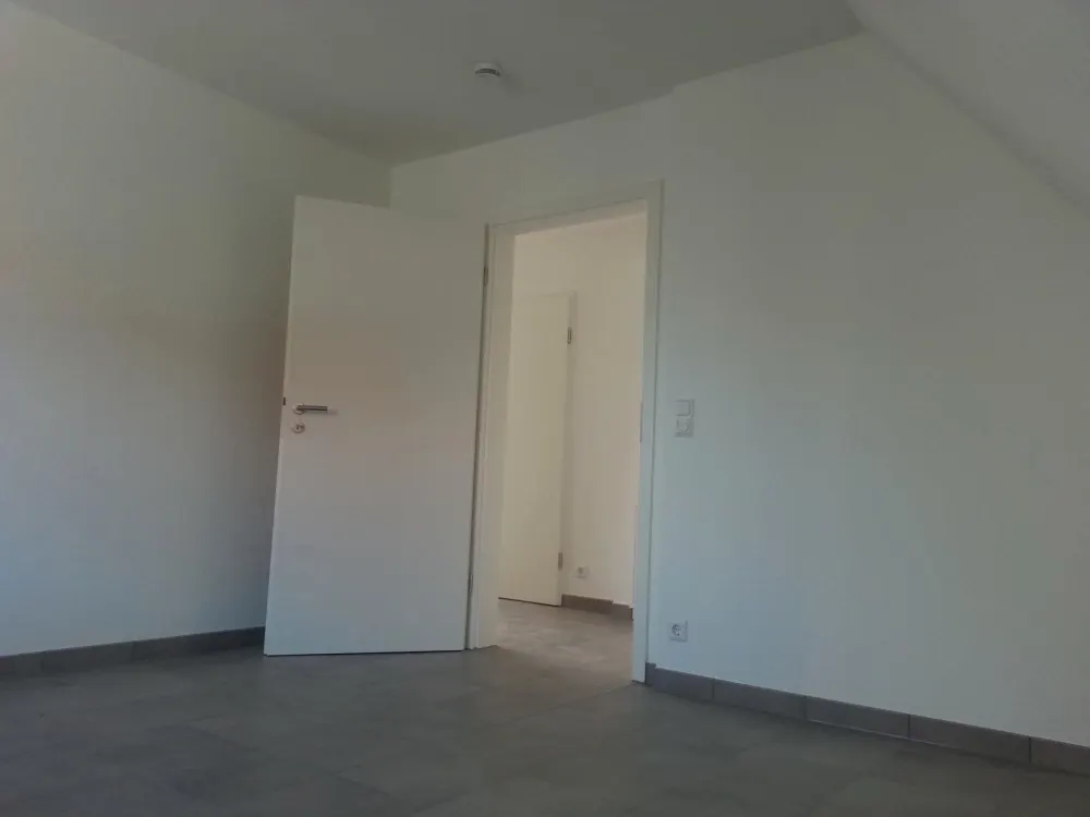 Neuwertige 4-Zimmer-Maisonette-Wohnung + Garage + Klimaanlage