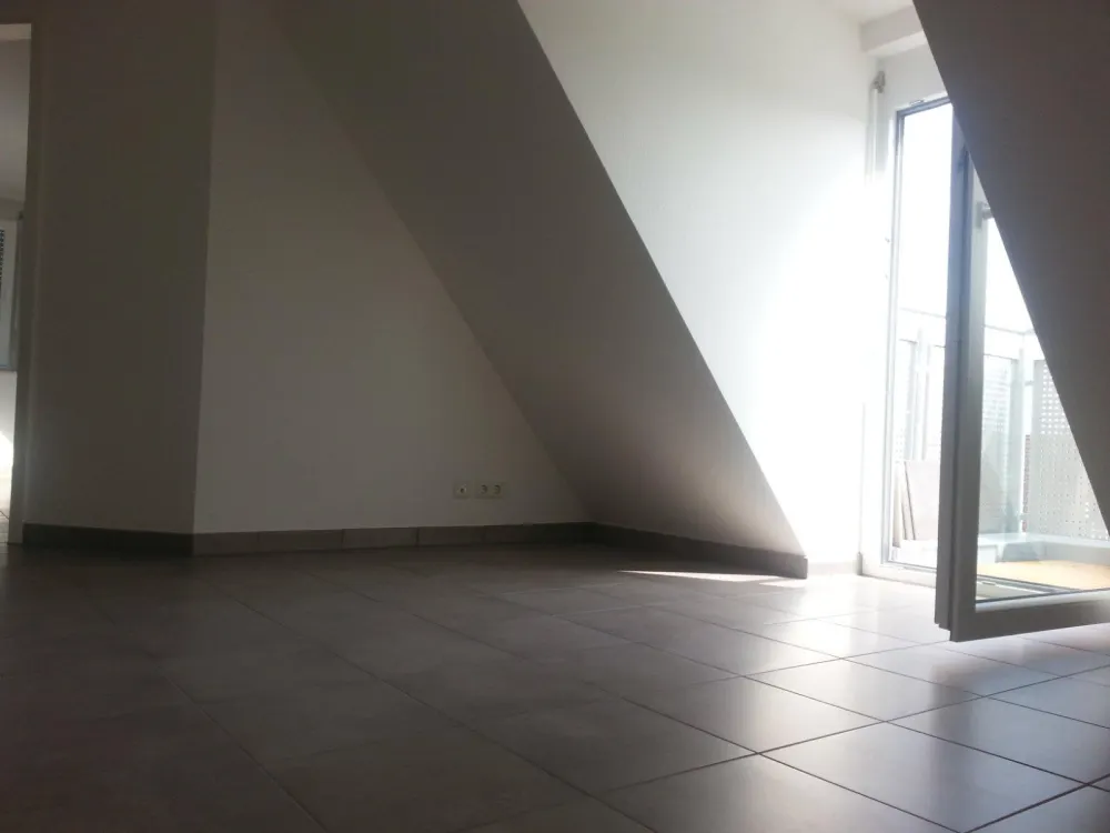 Neuwertige 4-Zimmer-Maisonette-Wohnung + Garage + Klimaanlage