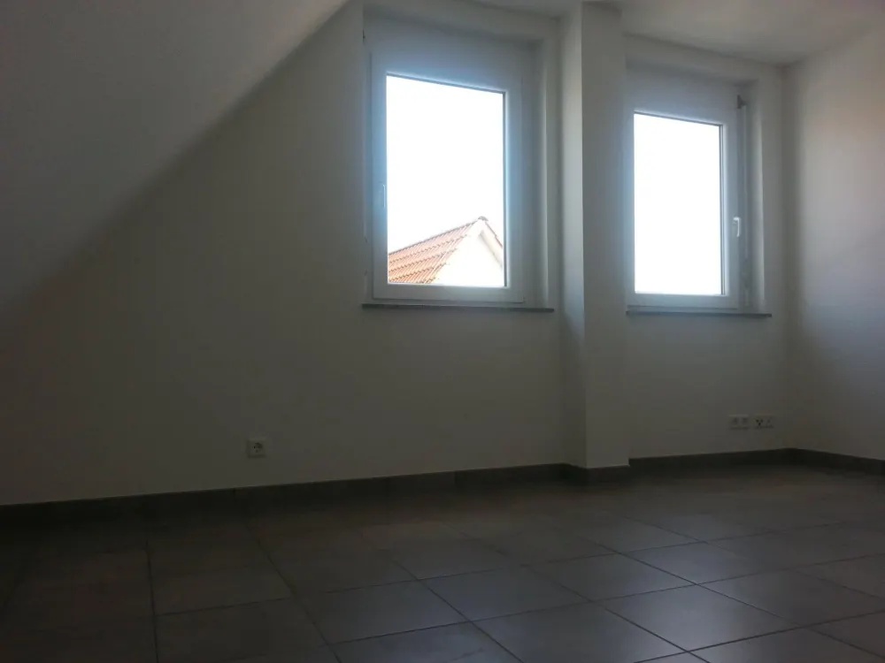 Neuwertige 4-Zimmer-Maisonette-Wohnung + Garage + Klimaanlage