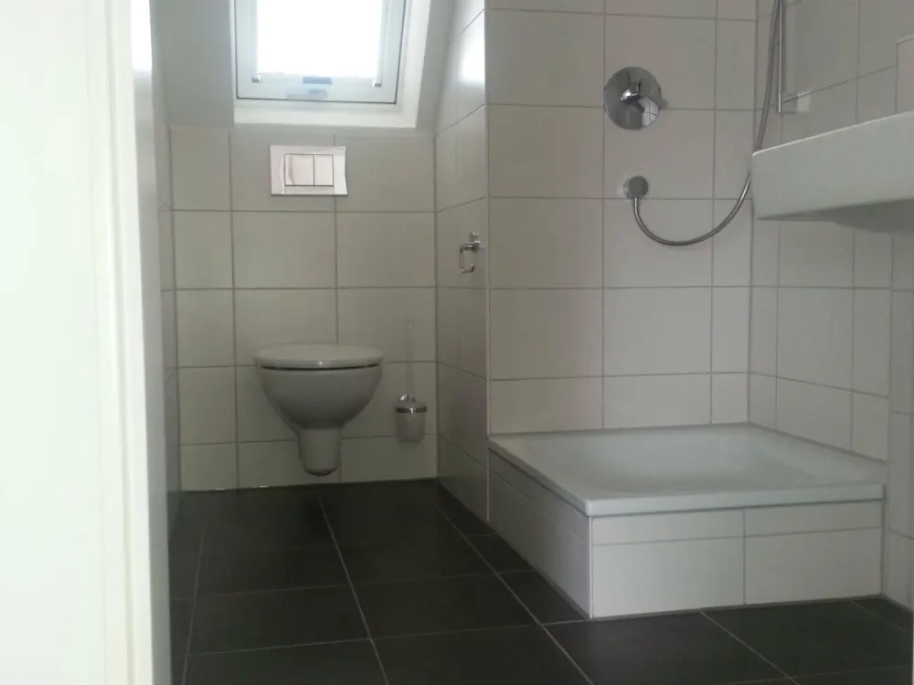 Neuwertige 4-Zimmer-Maisonette-Wohnung + Garage + Klimaanlage