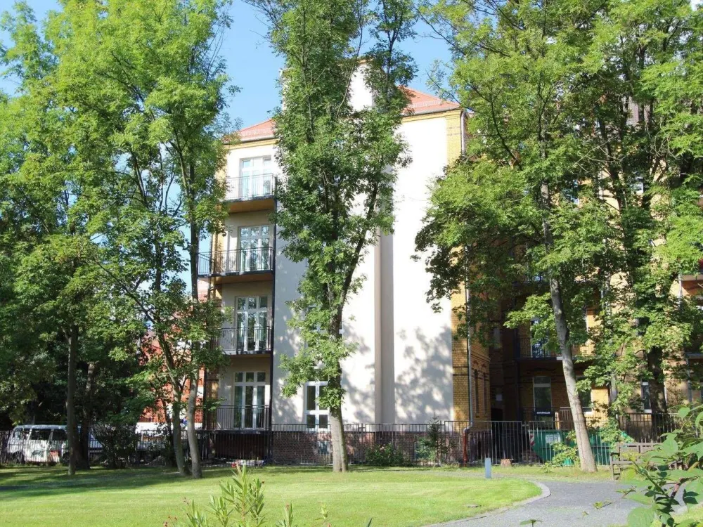 Exklusiv energetisch Sanierte 3-R-Woh. mit Stellplatz ++2 Designbäder ++Lift ++Parkett ++Balkon ins Grüne++