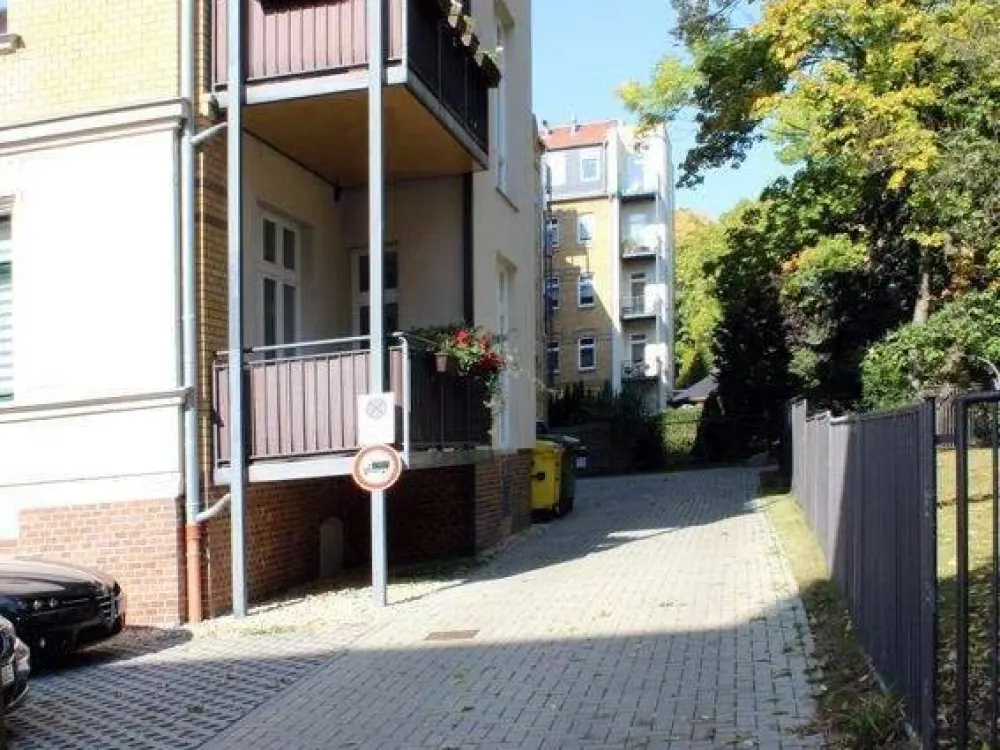 Exklusiv energetisch Sanierte 3-R-Woh. mit Stellplatz ++2 Designbäder ++Lift ++Parkett ++Balkon ins Grüne++