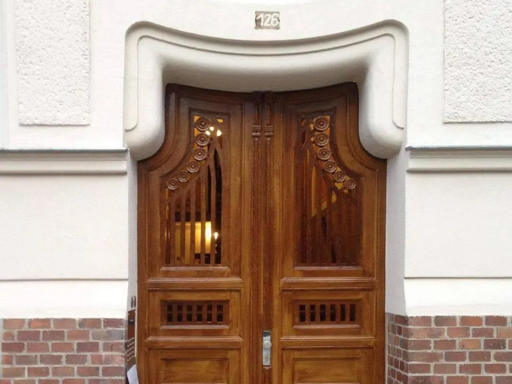 Exklusiv energetisch Sanierte 3-R-Woh. mit Stellplatz ++2 Designbäder ++Lift ++Parkett ++Balkon ins Grüne++