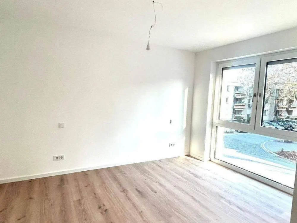 *2 MONATE MIETFREI* Erstbezug 2-Zimmer-Wohnung Balkon überdacht | EBK | Abstellraum | TG
