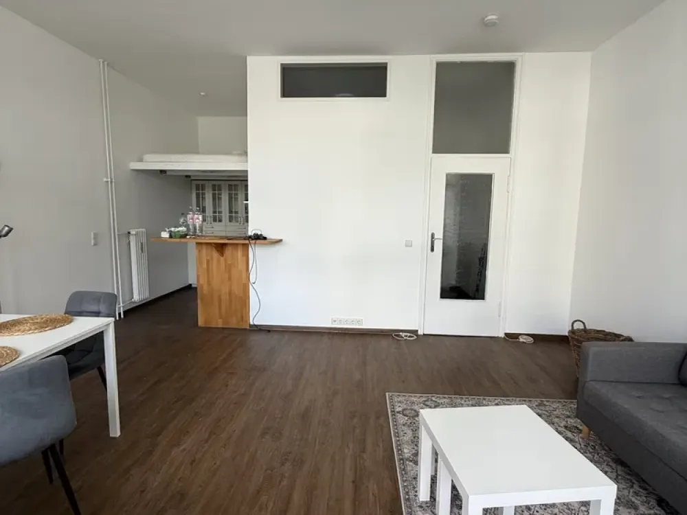 Möbliert 1 Zi Whg, gr Balkon, Keller, 1.OG für 2 Jahre