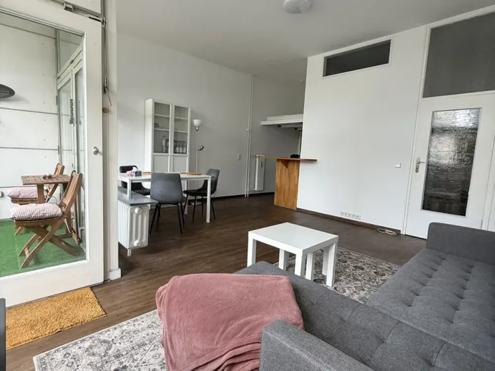 Möbliert 1 Zi Whg, gr Balkon, Keller, 1.OG für 2 Jahre