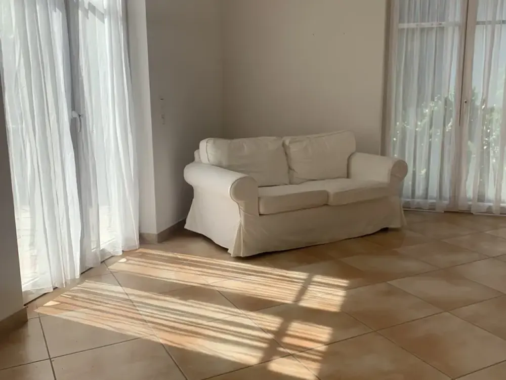 Moderne 2,5-Zimmer-Souterrainwohnung mit hochwertiger Einbauküche und sonniger Terrasse