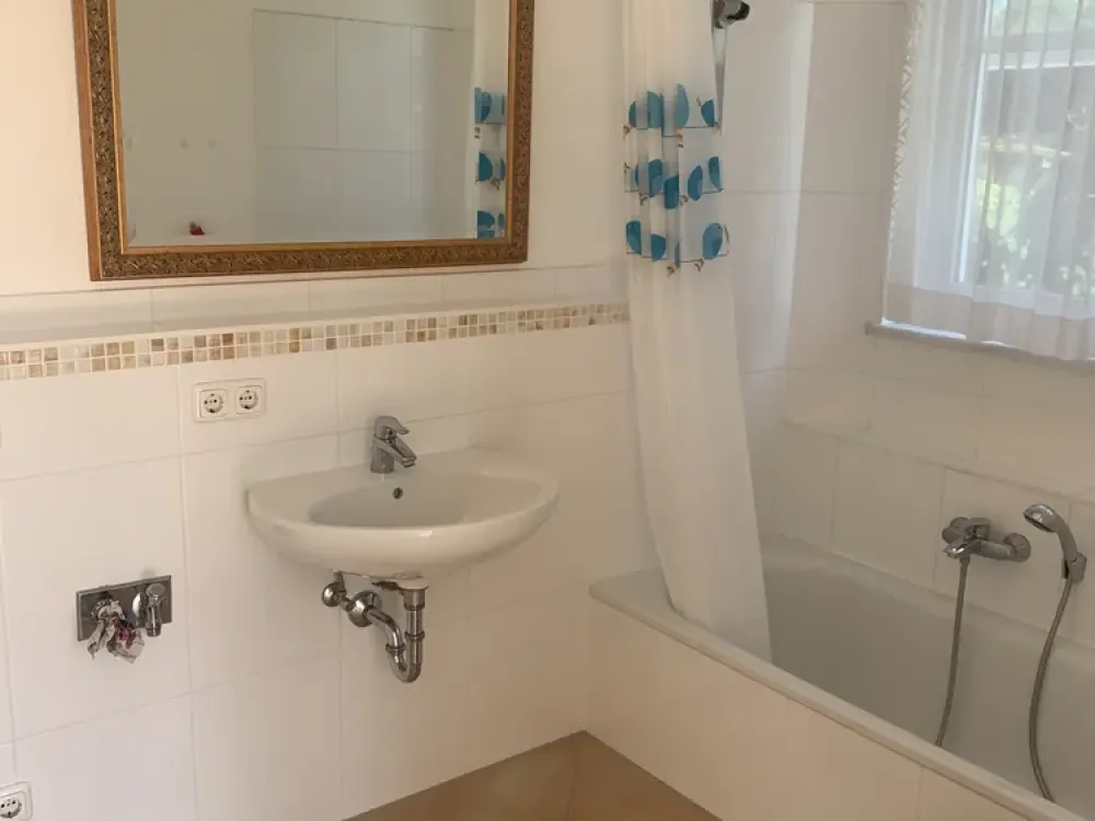 Moderne 2,5-Zimmer-Souterrainwohnung mit hochwertiger Einbauküche und sonniger Terrasse