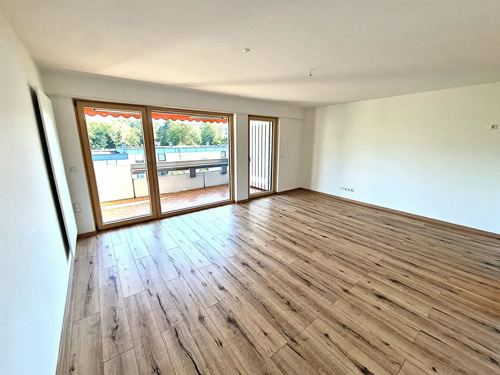 Hochwertig sanierte 3,5 Zimmer, Küche -Bad - Wohnung