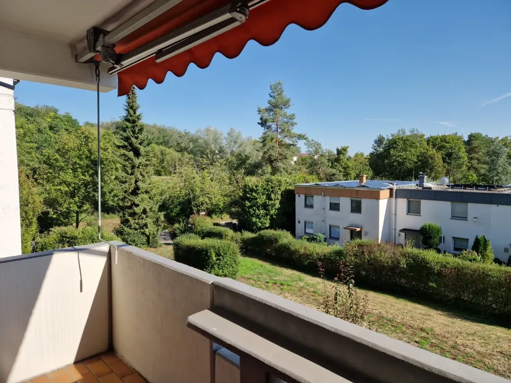 Hochwertig sanierte 3,5 Zimmer, Küche -Bad - Wohnung