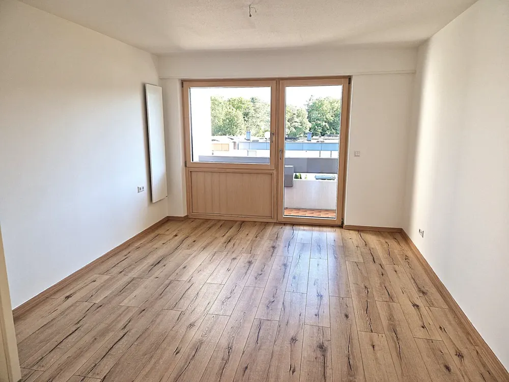 Hochwertig sanierte 3,5 Zimmer, Küche -Bad - Wohnung