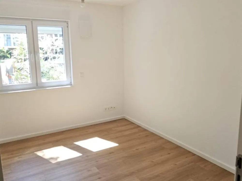 Erdgeschosswohnung mit Einbauküche und Garten