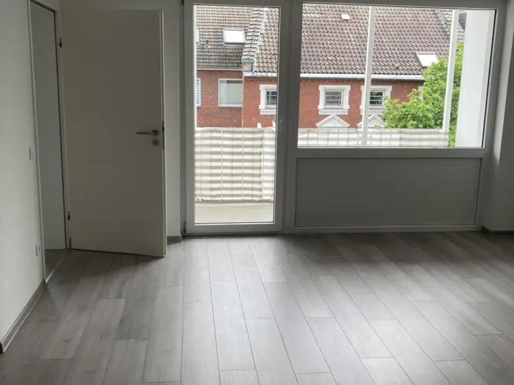 Stylish and bright apartment, comfortable living in renovated low-barrier apartment with balcony