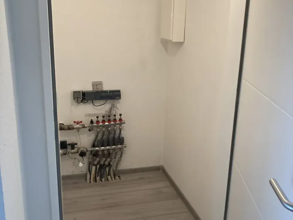 Stylish and bright apartment, comfortable living in renovated low-barrier apartment with balcony