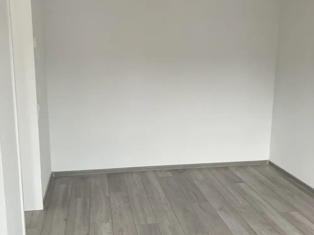 Stylish and bright apartment, comfortable living in renovated low-barrier apartment with balcony