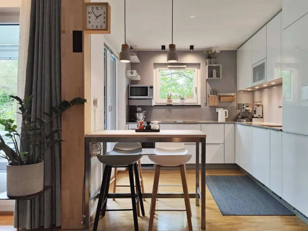 Stylishly Furnished 3-Room Design Apartment with Underground Parking and E-Charging Station