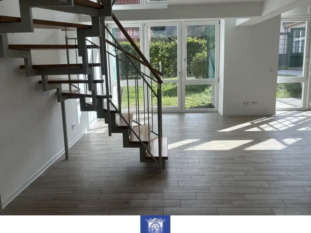 Großzügige Wohnung mit Terrasse und besonderem Wohncharakter