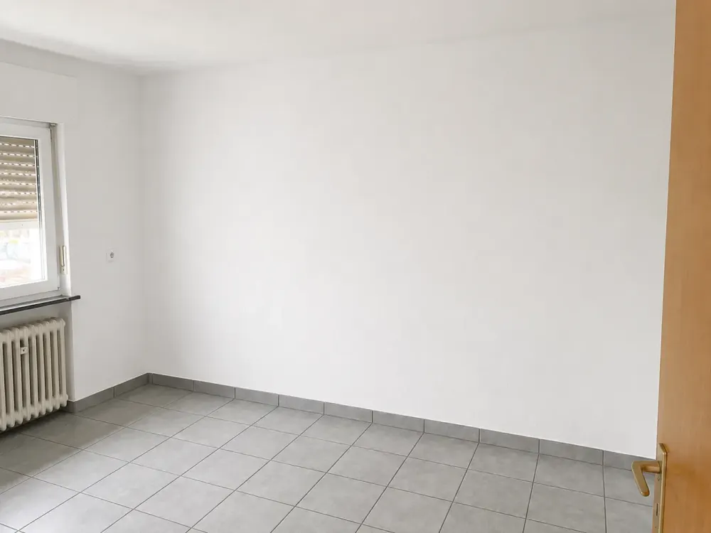 Helle, sehr schön geschnittene Zwei-Zi-Wohnung mit Balkon zu vermieten